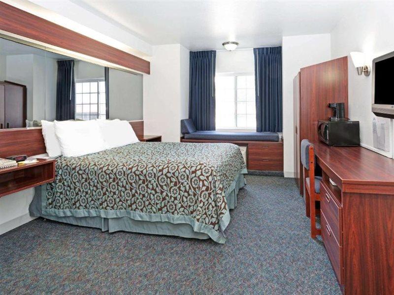 Days Inn & Suites By Wyndham Greeley Exteriér fotografie