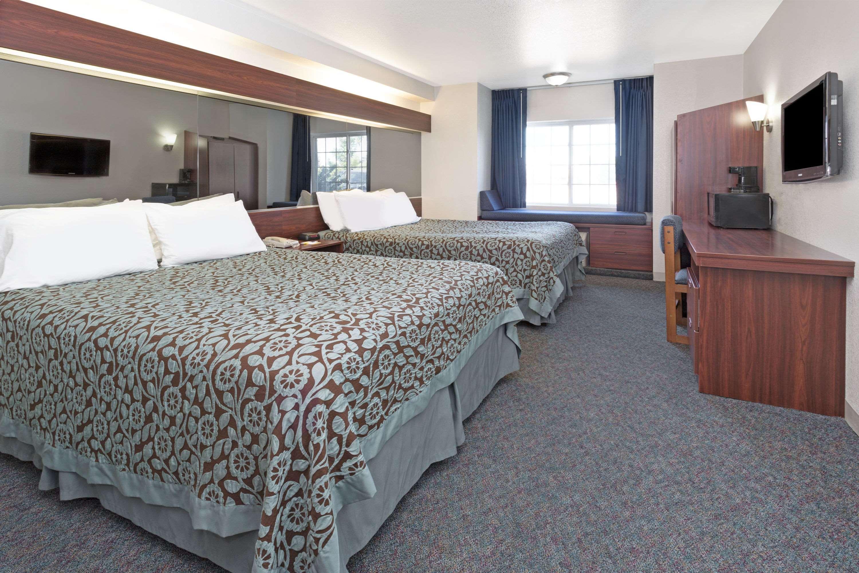 Days Inn & Suites By Wyndham Greeley Exteriér fotografie