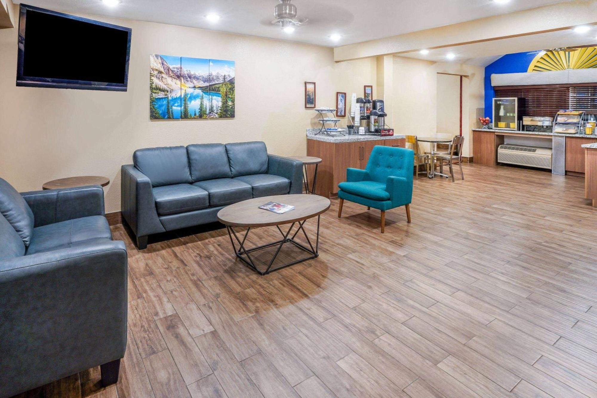 Days Inn & Suites By Wyndham Greeley Exteriér fotografie