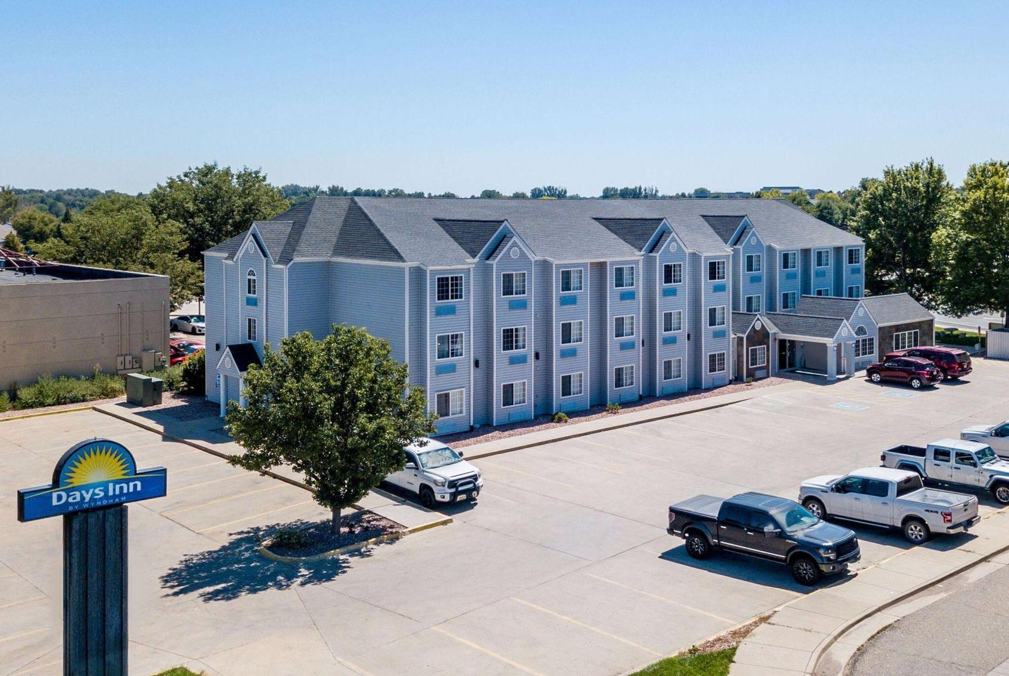 Days Inn & Suites By Wyndham Greeley Exteriér fotografie