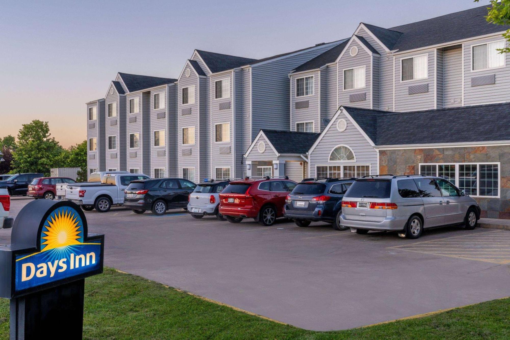 Days Inn & Suites By Wyndham Greeley Exteriér fotografie